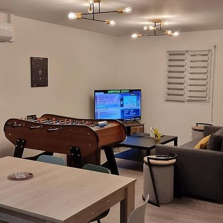 Belle Maison Climatisee Renovee Pac-Man Entre Collegues, Amis, Famille - Barbecue - Netflix - Prime - Baby Foot 50Cts Saint-Seurin-sur-l'Isle Kültér fotó