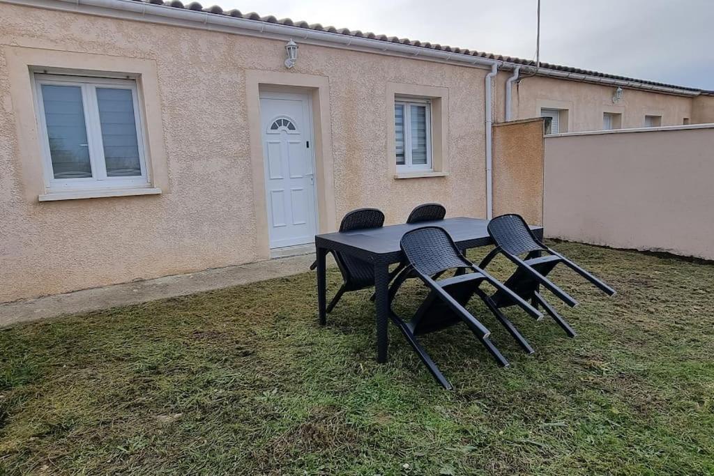 Belle Maison Climatisee Renovee Pac-Man Entre Collegues, Amis, Famille - Barbecue - Netflix - Prime - Baby Foot 50Cts Saint-Seurin-sur-l'Isle Kültér fotó