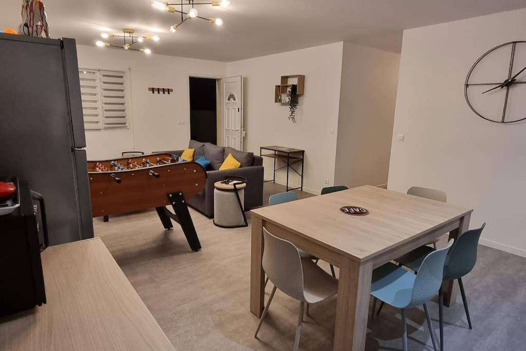 Belle Maison Climatisee Renovee Pac-Man Entre Collegues, Amis, Famille - Barbecue - Netflix - Prime - Baby Foot 50Cts Saint-Seurin-sur-l'Isle Kültér fotó