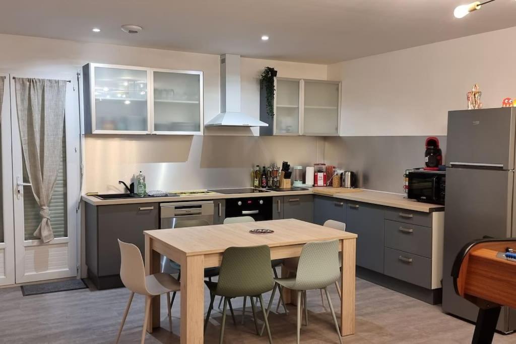 Belle Maison Climatisee Renovee Pac-Man Entre Collegues, Amis, Famille - Barbecue - Netflix - Prime - Baby Foot 50Cts Saint-Seurin-sur-l'Isle Kültér fotó