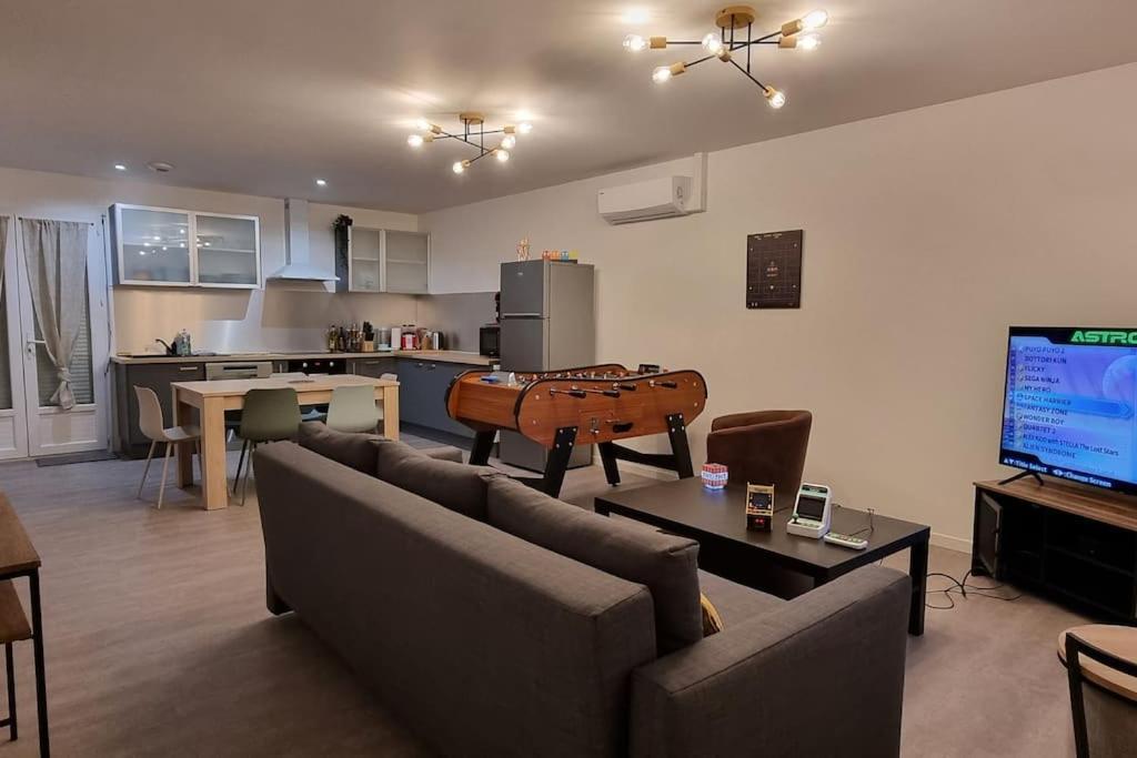 Belle Maison Climatisee Renovee Pac-Man Entre Collegues, Amis, Famille - Barbecue - Netflix - Prime - Baby Foot 50Cts Saint-Seurin-sur-l'Isle Kültér fotó