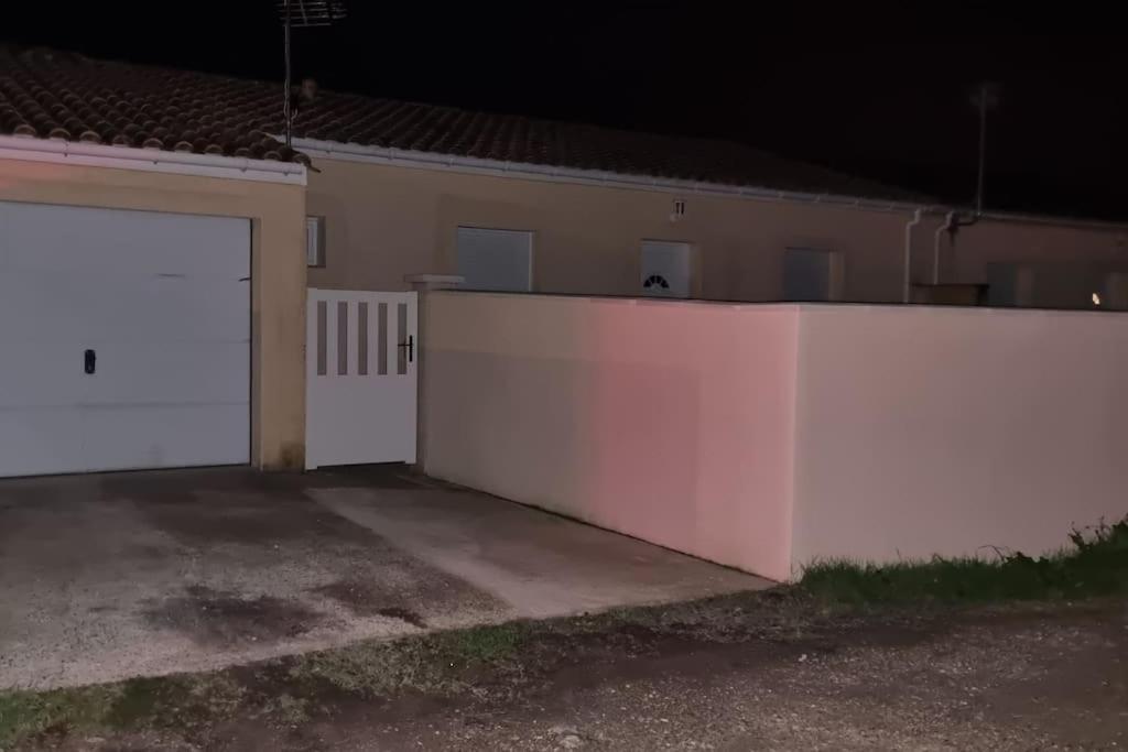 Belle Maison Climatisee Renovee Pac-Man Entre Collegues, Amis, Famille - Barbecue - Netflix - Prime - Baby Foot 50Cts Saint-Seurin-sur-l'Isle Kültér fotó