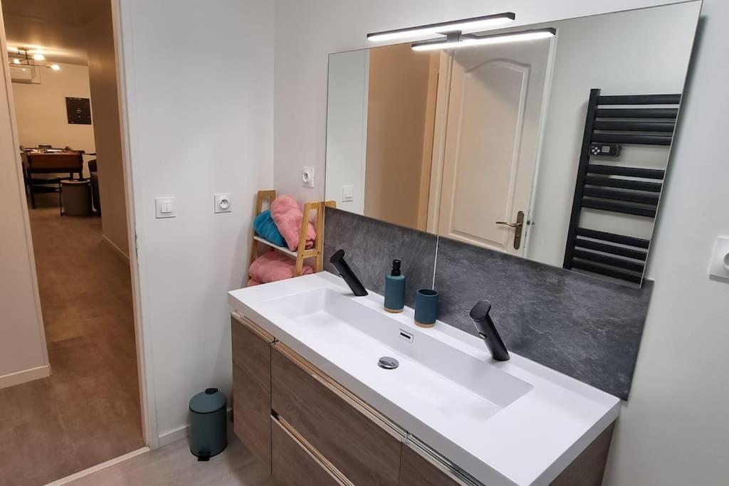 Belle Maison Climatisee Renovee Pac-Man Entre Collegues, Amis, Famille - Barbecue - Netflix - Prime - Baby Foot 50Cts Saint-Seurin-sur-l'Isle Kültér fotó