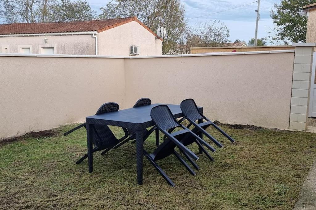 Belle Maison Climatisee Renovee Pac-Man Entre Collegues, Amis, Famille - Barbecue - Netflix - Prime - Baby Foot 50Cts Saint-Seurin-sur-l'Isle Kültér fotó