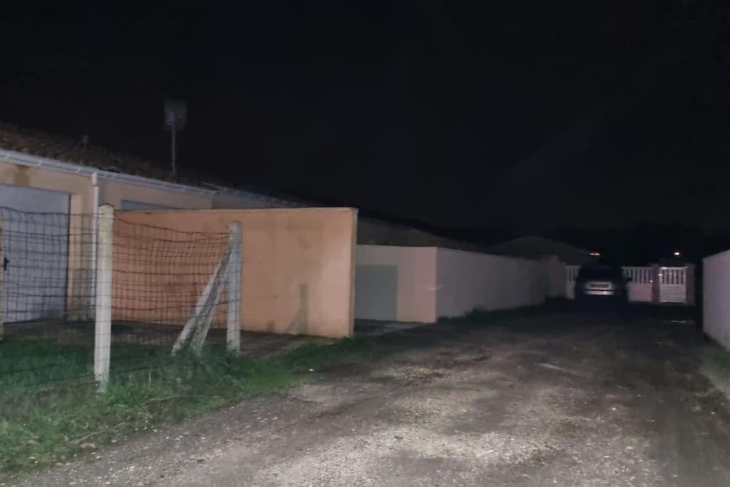 Belle Maison Climatisee Renovee Pac-Man Entre Collegues, Amis, Famille - Barbecue - Netflix - Prime - Baby Foot 50Cts Saint-Seurin-sur-l'Isle Kültér fotó